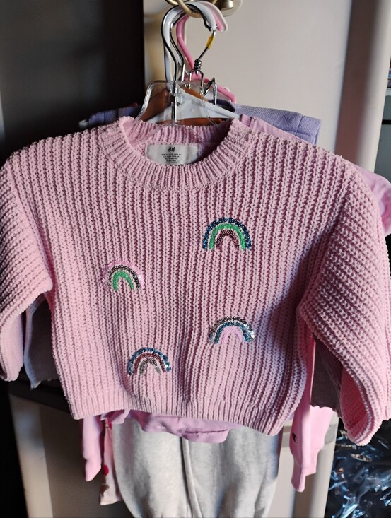 H&M Other - 🩷H&M 🌈 Sweater Size 3-4